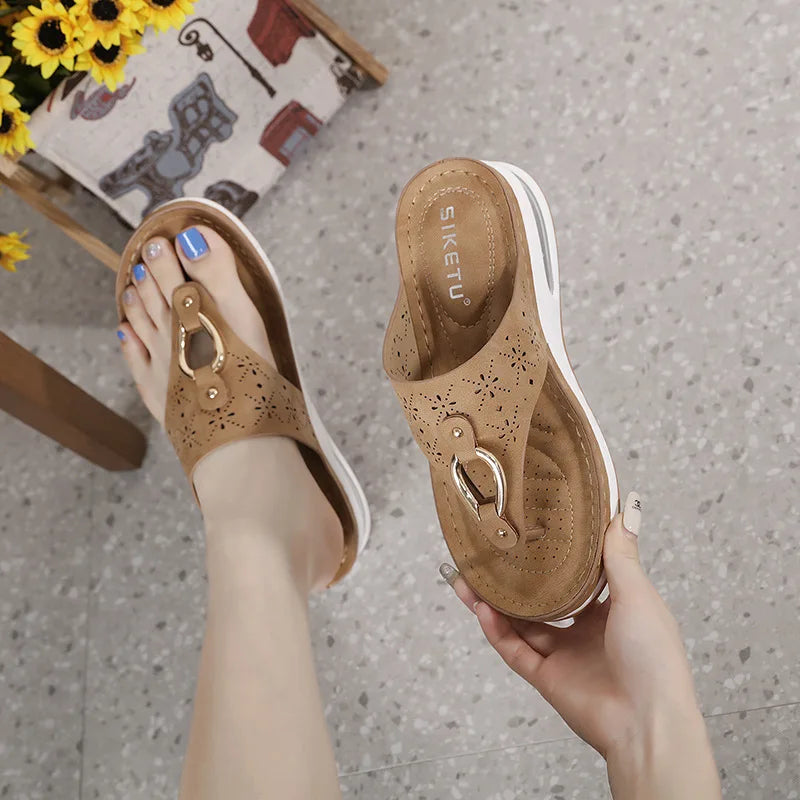 GR - Comfortable flip-flops with wedge heel and air cushion