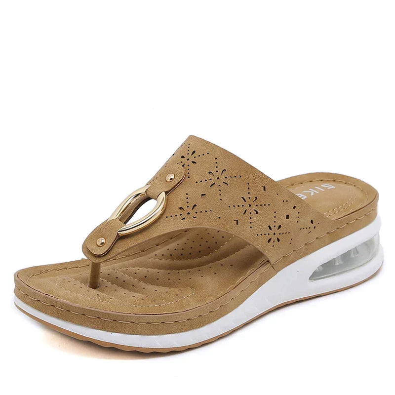 GR - Comfortable flip-flops with wedge heel and air cushion