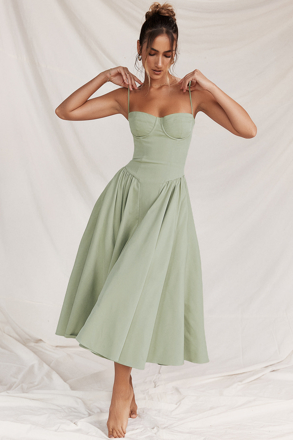 GR | Taillenformendes Sommerkleid