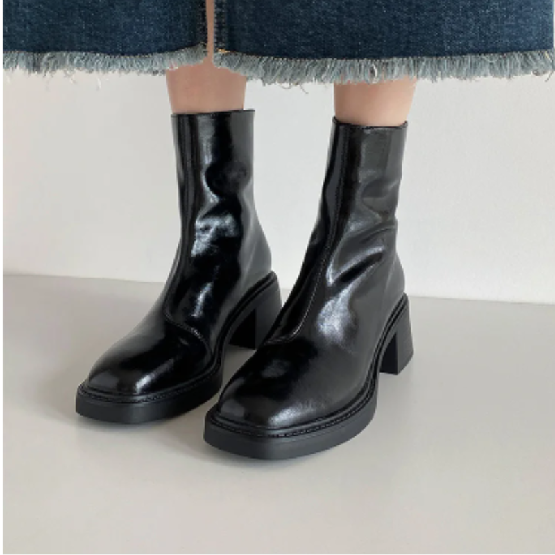 GR | Stylish leather ankle boots with block heels for women
