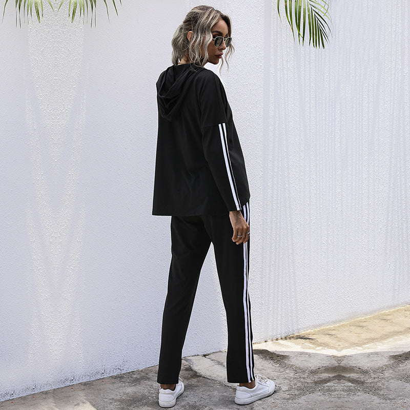 Damen Sportanzug mit modernem Schnitt und grafischen Akzenten GR