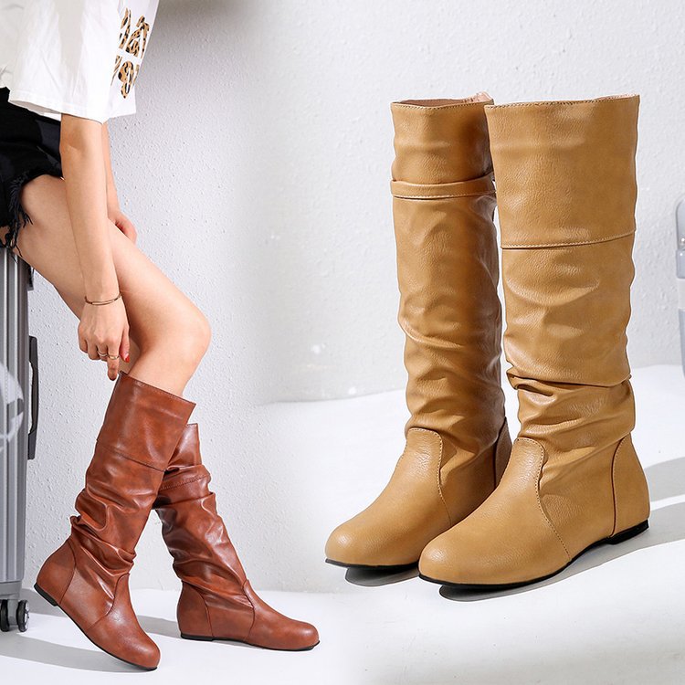 Women's elegant boots with a modern pleated design and comfortable block heel, size S