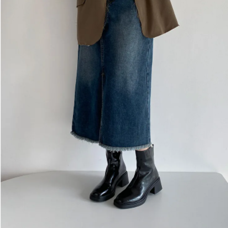 GR | Stylish leather ankle boots with block heels for women