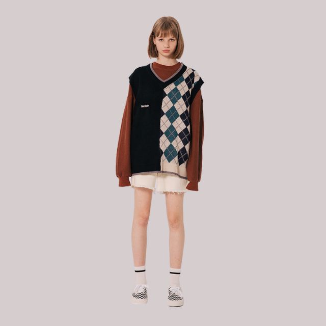 Block knitted vest with diamond pattern