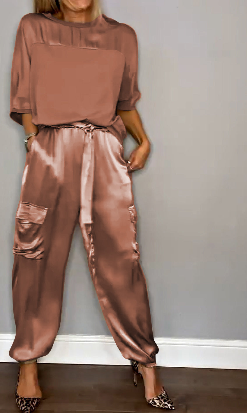 GR | The perfect two-piece suit for modern women, combining comfort and style
