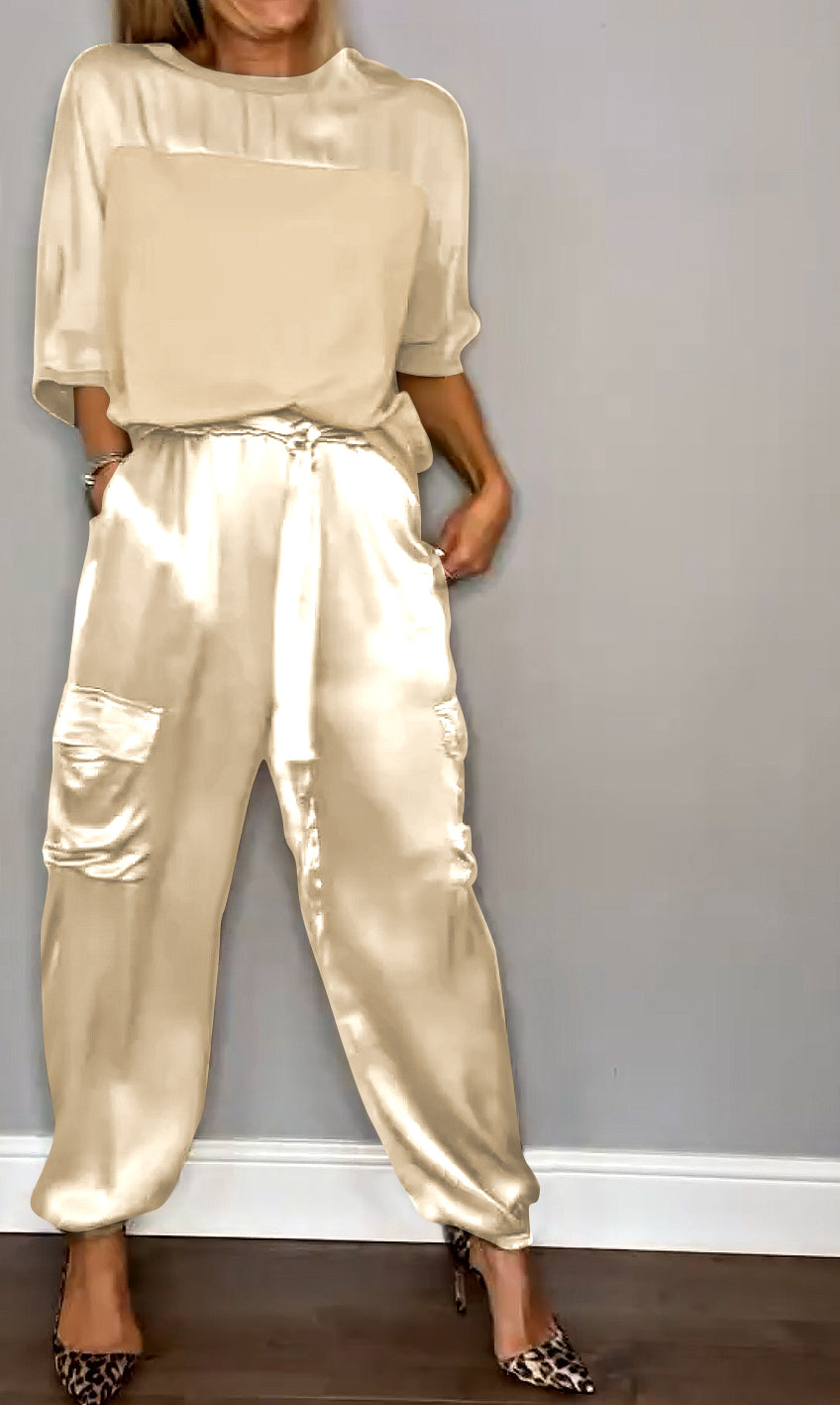 GR | The perfect two-piece suit for modern women, combining comfort and style
