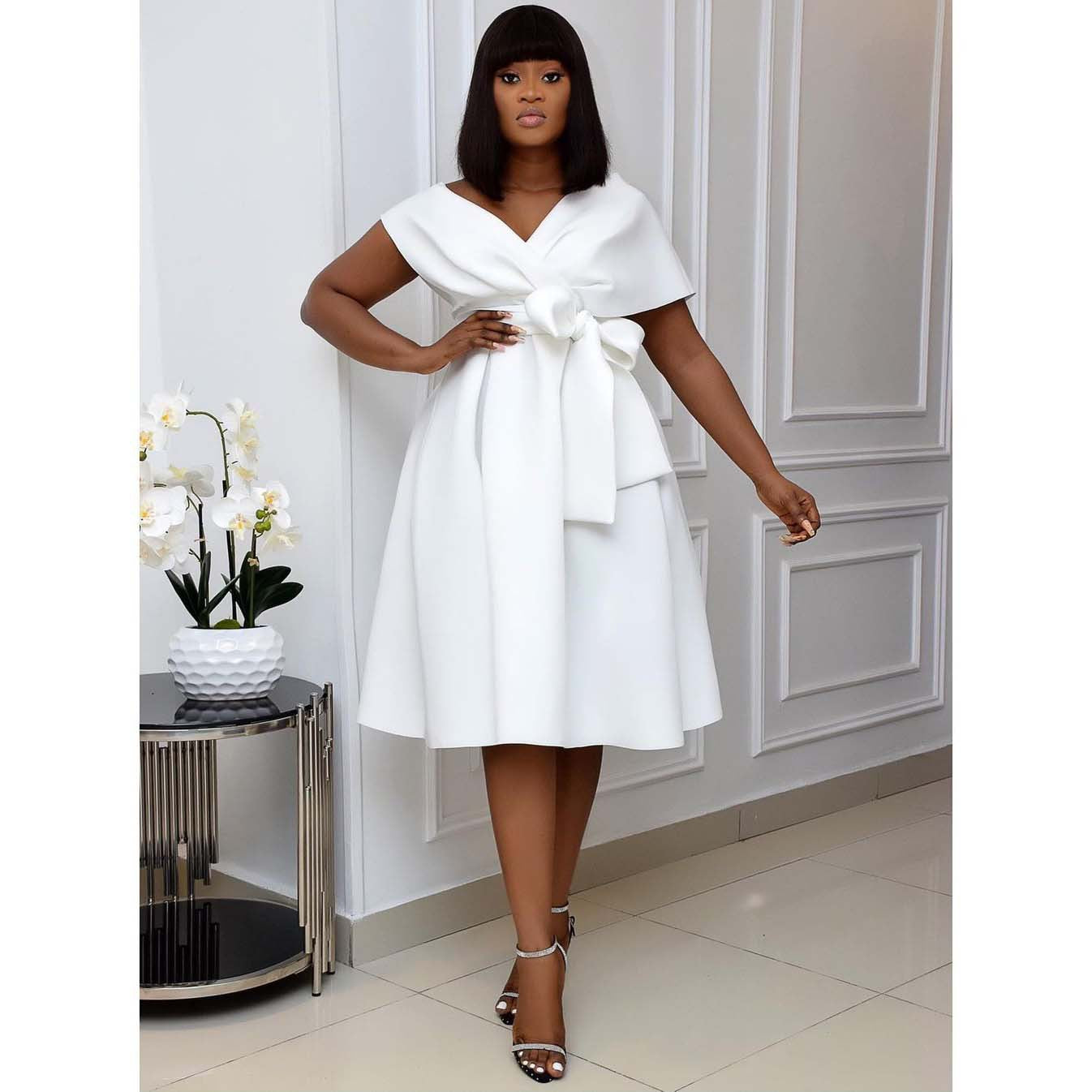 GR | Elegant V-neck evening dress, slim fit 