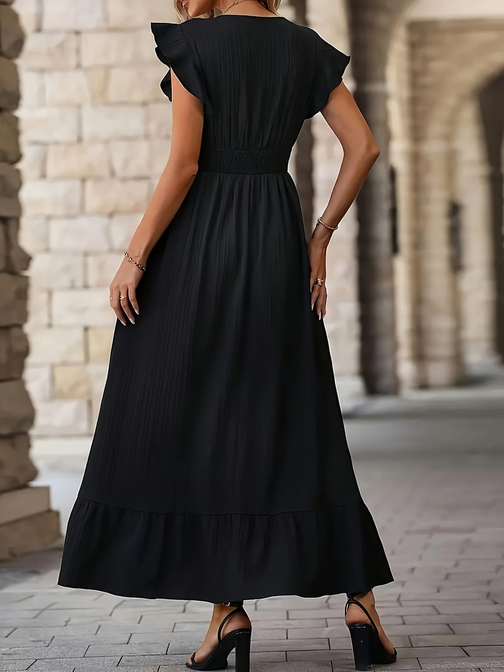 GR | Solid Color Dress with Round Neckline and Ruffles – Elegant Choice for Any Occasion