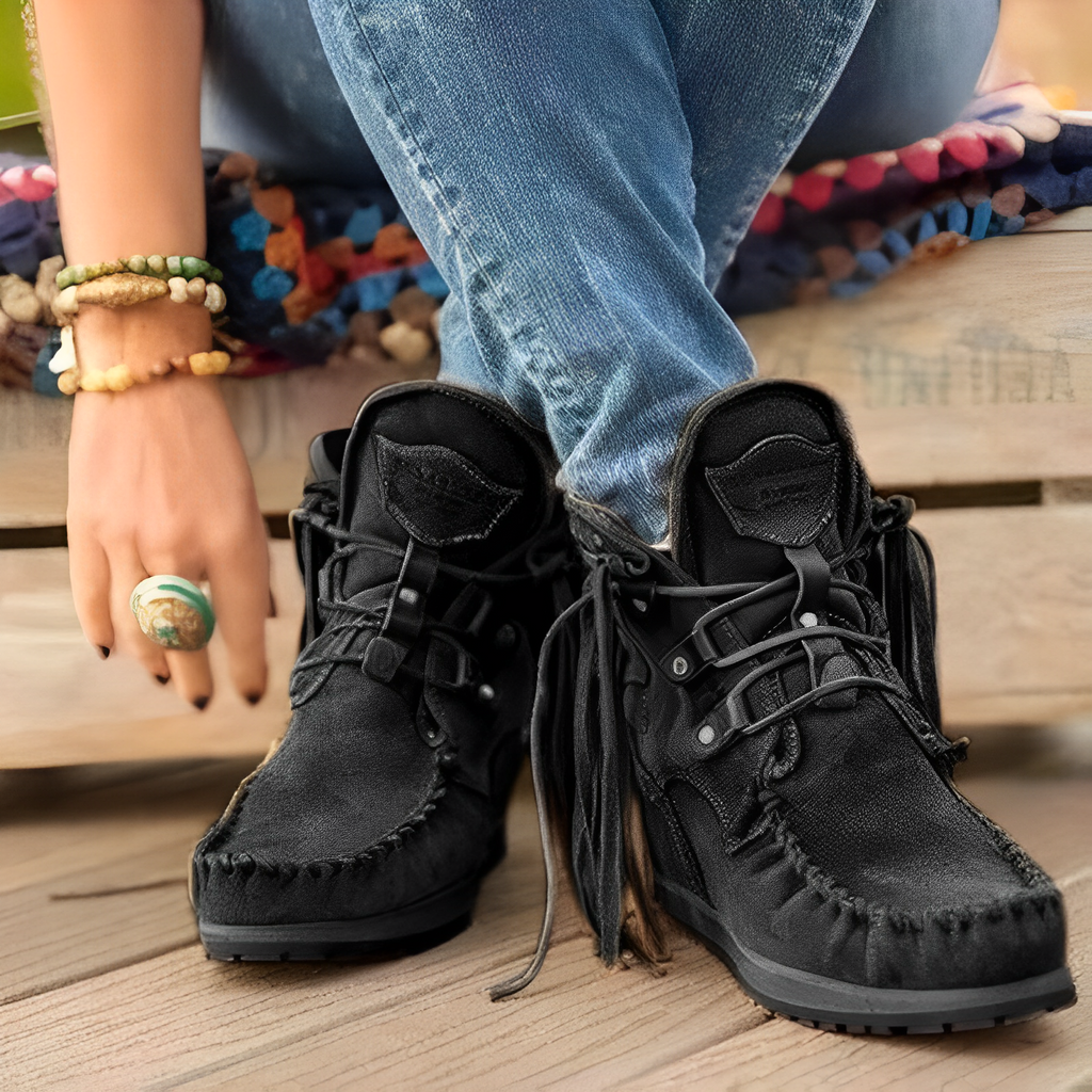 GR | Lightweight suede boots with non-slip sole for comfort