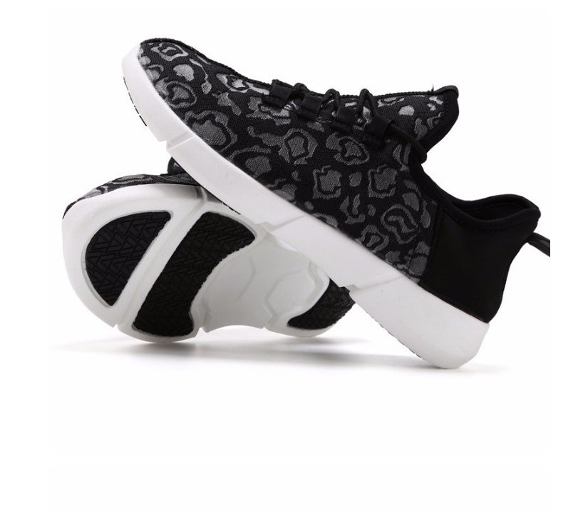 GR | Light-up Sneakers with USB Charging