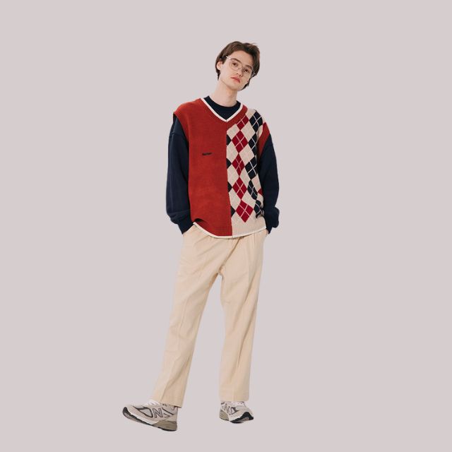 Block knitted vest with diamond pattern