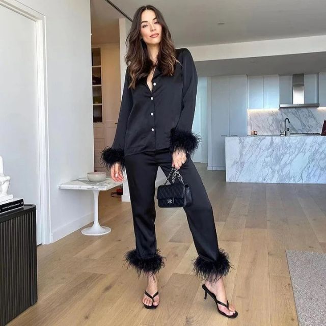 GR | Silk pajama set with feather trim on the cuffs