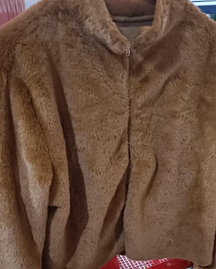 GR | Elegant fur coat with zipper closure