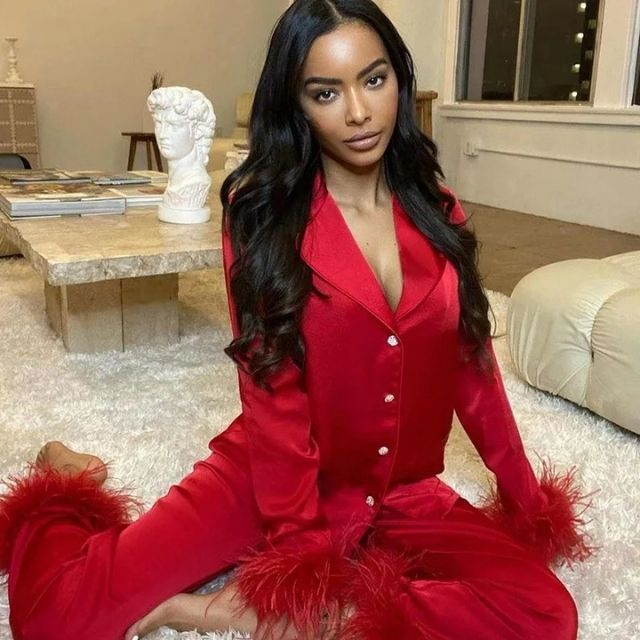 GR | Silk pajama set with feather trim on the cuffs