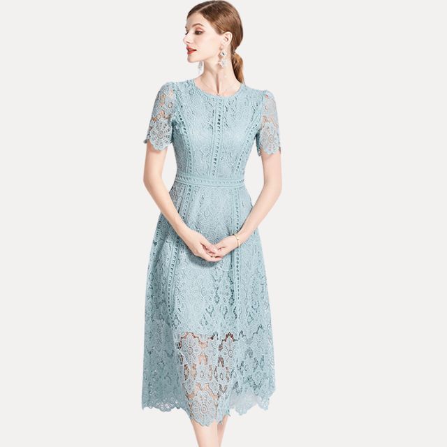 GR | Raffiniertes Spitzen-Midikleid mit Taillenbetonung