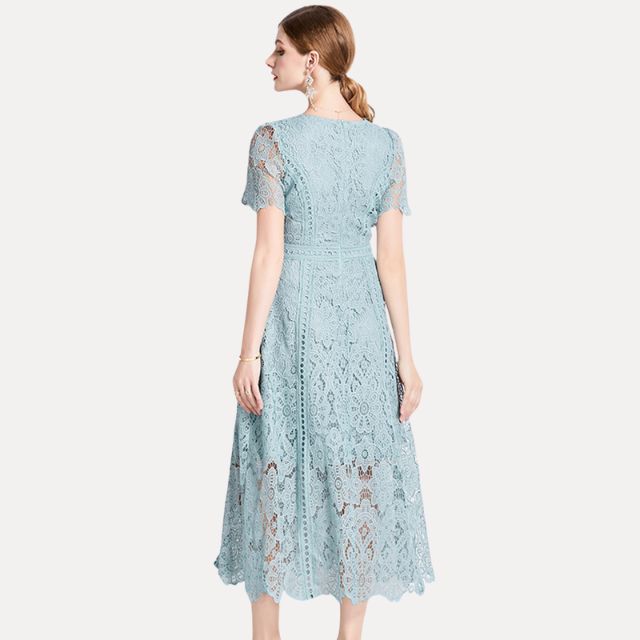 GR | Raffiniertes Spitzen-Midikleid mit Taillenbetonung