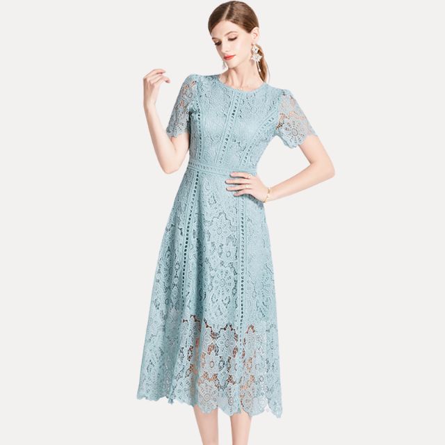 GR | Raffiniertes Spitzen-Midikleid mit Taillenbetonung