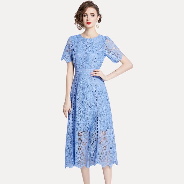GR | Raffiniertes Spitzen-Midikleid mit Taillenbetonung
