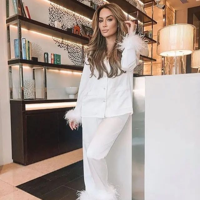 GR | Silk pajama set with feather trim on the cuffs