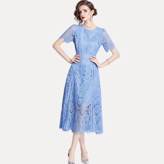 GR | Raffiniertes Spitzen-Midikleid mit Taillenbetonung