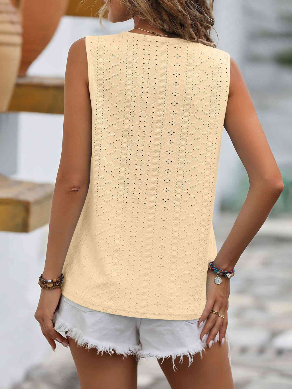 GR | Split Lace V-Neck Sleeveless Shirt