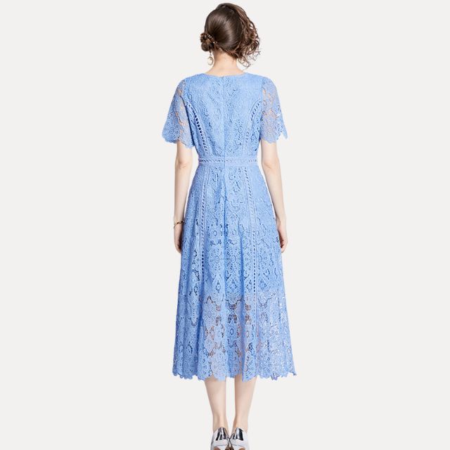 GR | Raffiniertes Spitzen-Midikleid mit Taillenbetonung