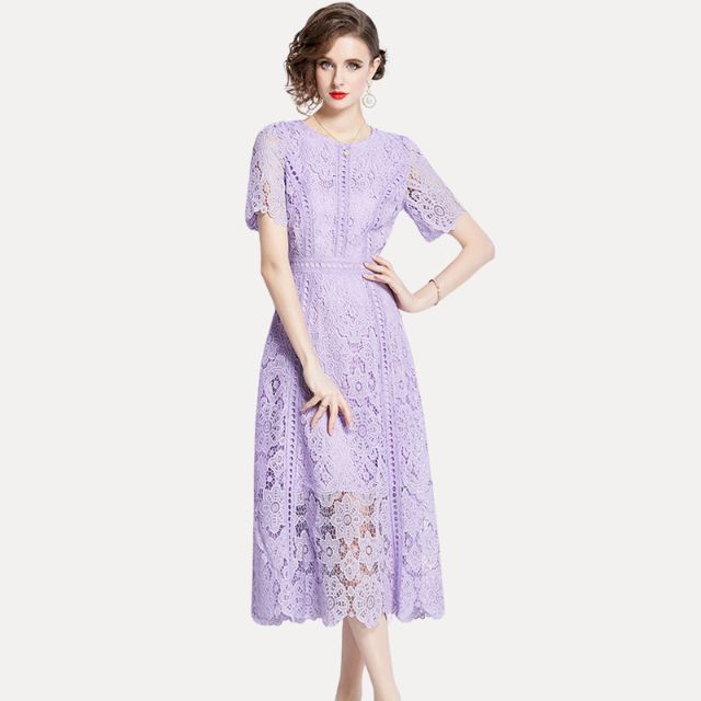 GR | Raffiniertes Spitzen-Midikleid mit Taillenbetonung