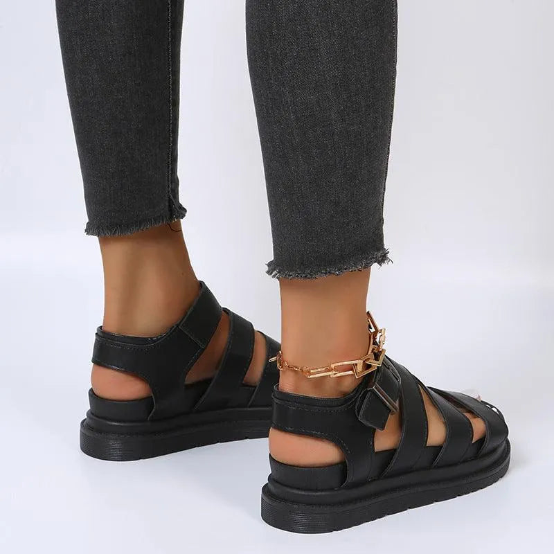 GR | Sandals with buckle and platform with open toes