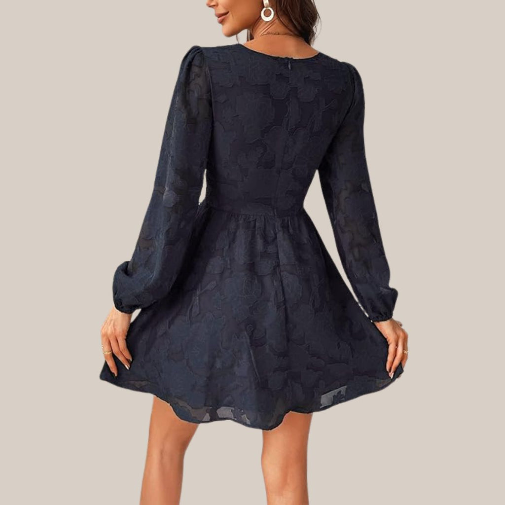 GR | Schickes Langarmkleid mit tiefem V-Ausschnitt