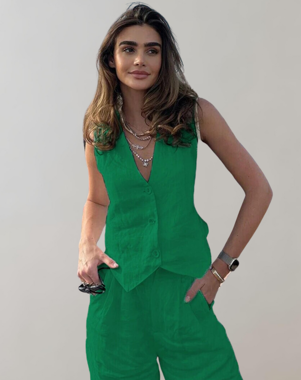 GR - Tank top and high-waisted trousers