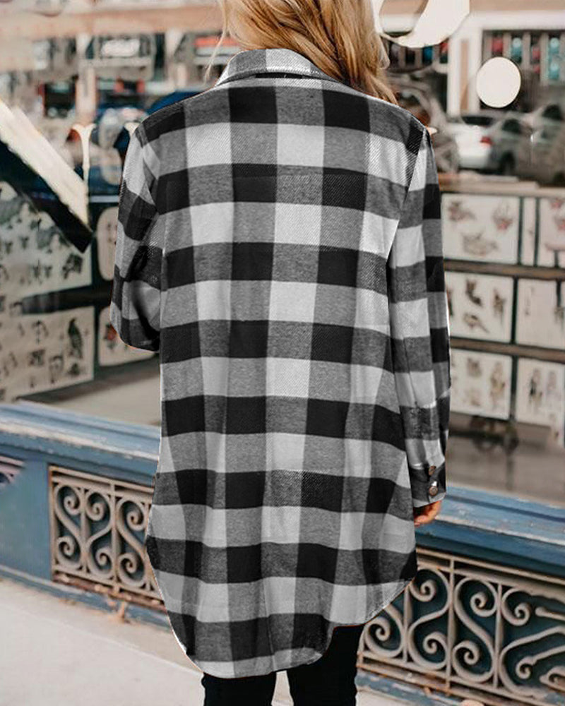 Checkered, mid-length coat with long sleeves