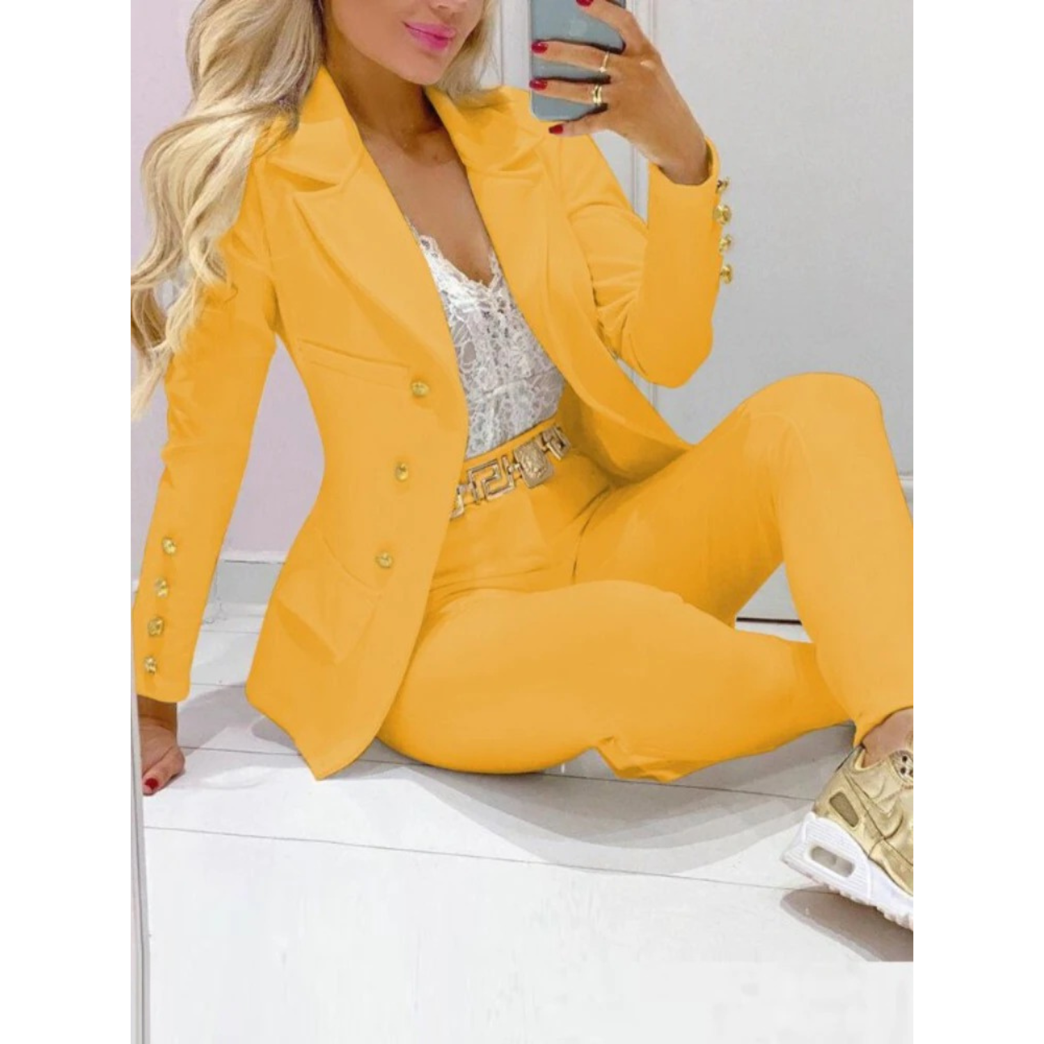 GR – Set consisting of blazer and trousers with large collar