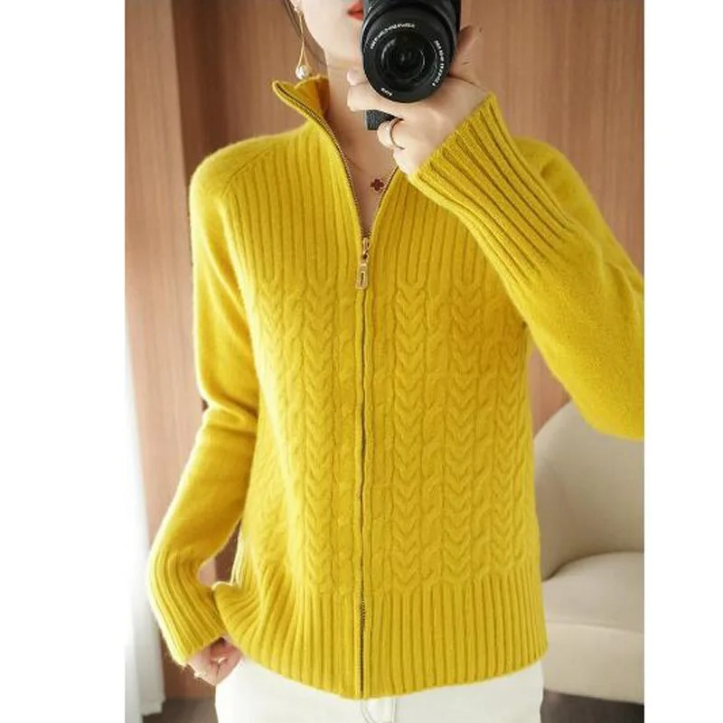 GR | Women's knitted jacket with zipper and cable knit details