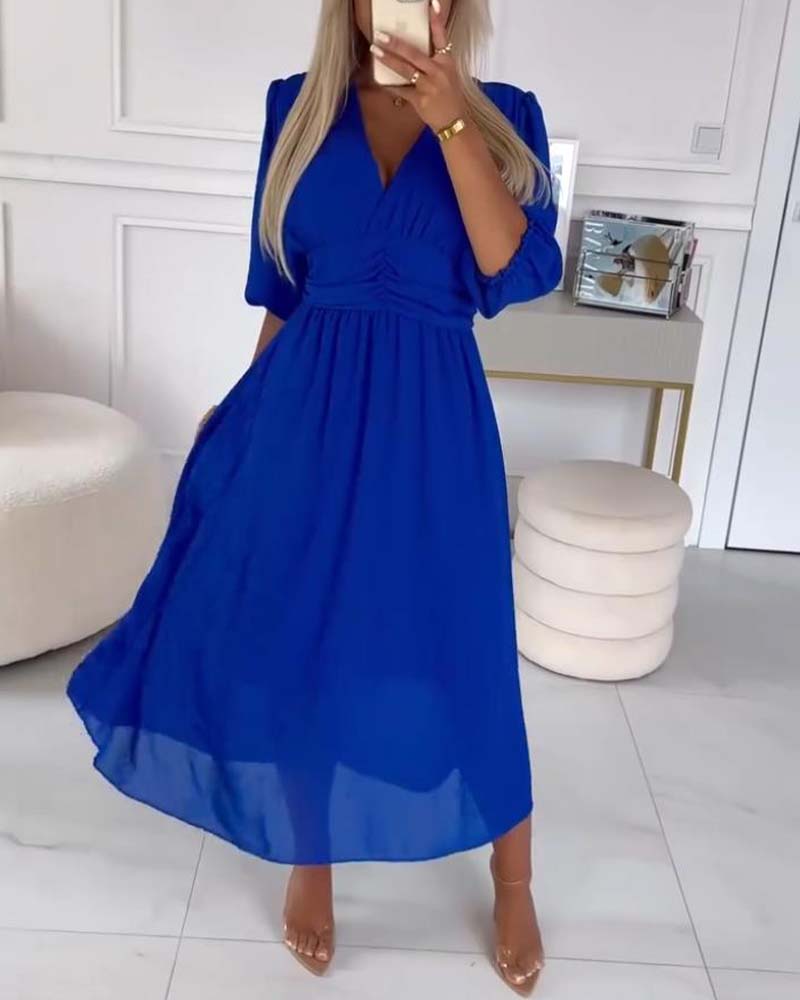 GR | Solid-color fitted dress with V-neck