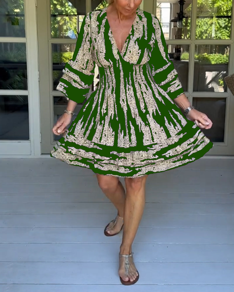 Dress with V-neck and 3/4 sleeves