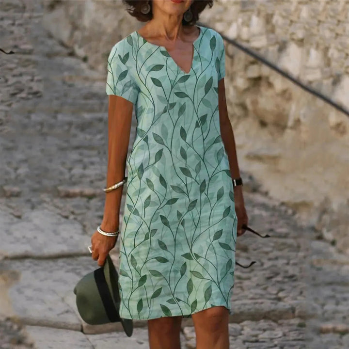 GR | Simple, comfortable dress with leaf motif