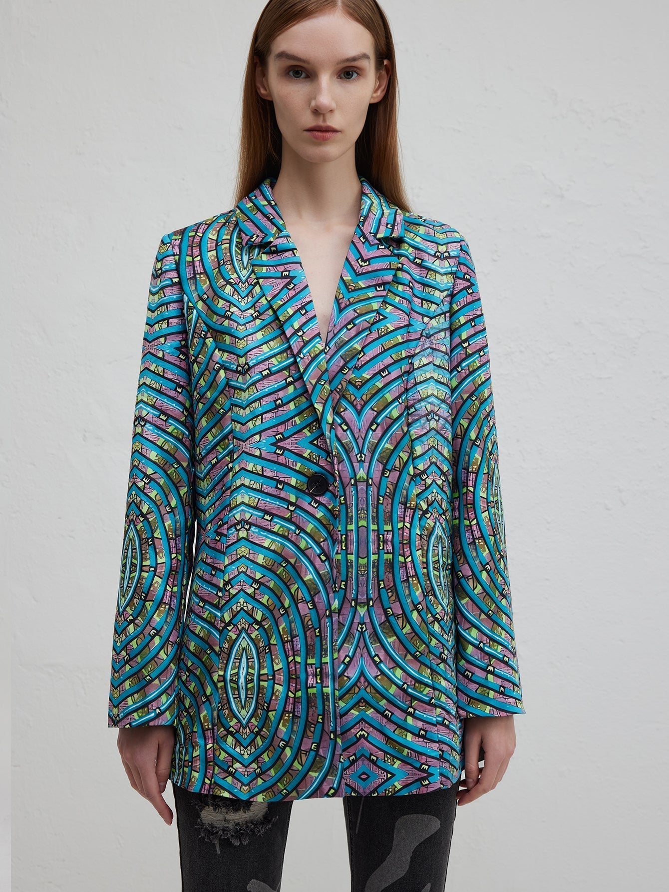 GR | Stylish office suit in a blue abstract pattern