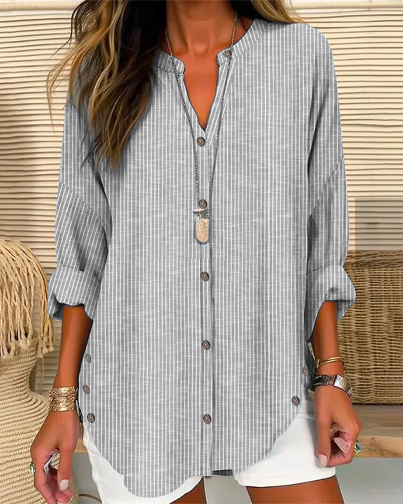 Top with striped pattern and V-neck