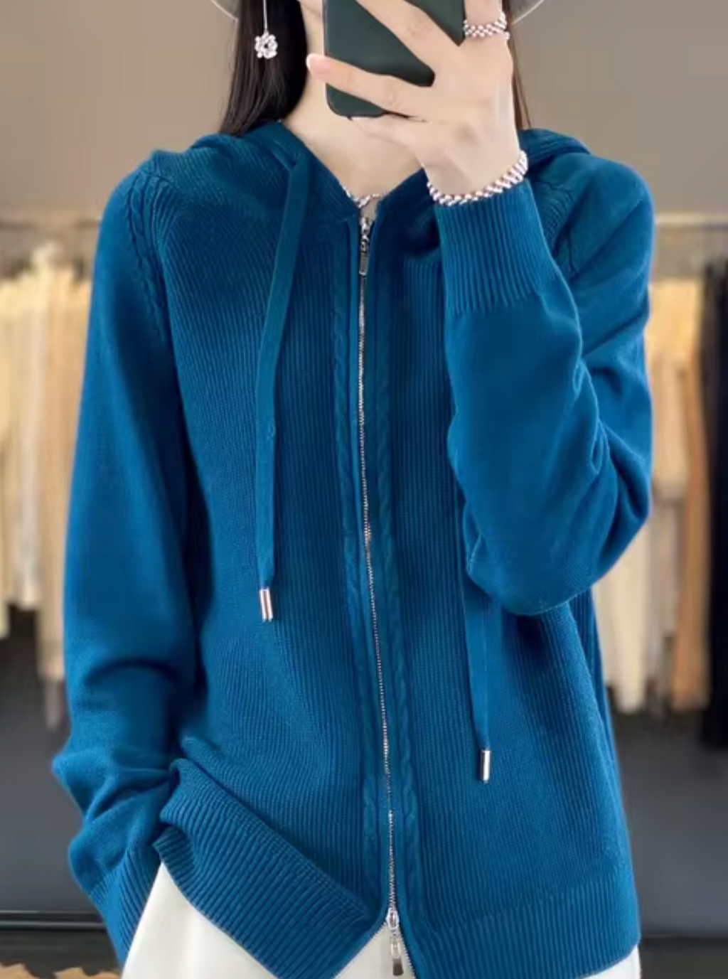 – Knitted cardigan with hood
