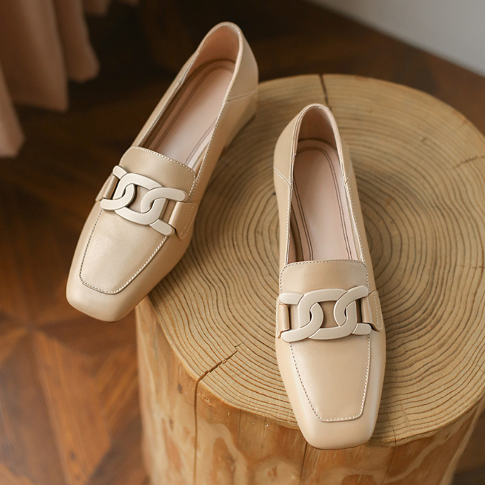 GR | Comfortable shoes with a medium heel and arch support