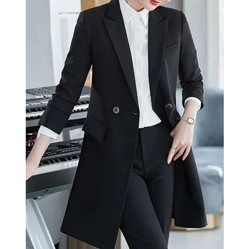 GR | Elegant long women's blazer with flap pockets and lapel collar