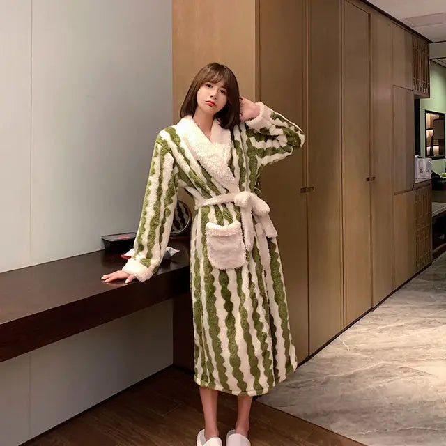 GR | Soft and warm bathrobe with beautiful patterns for women