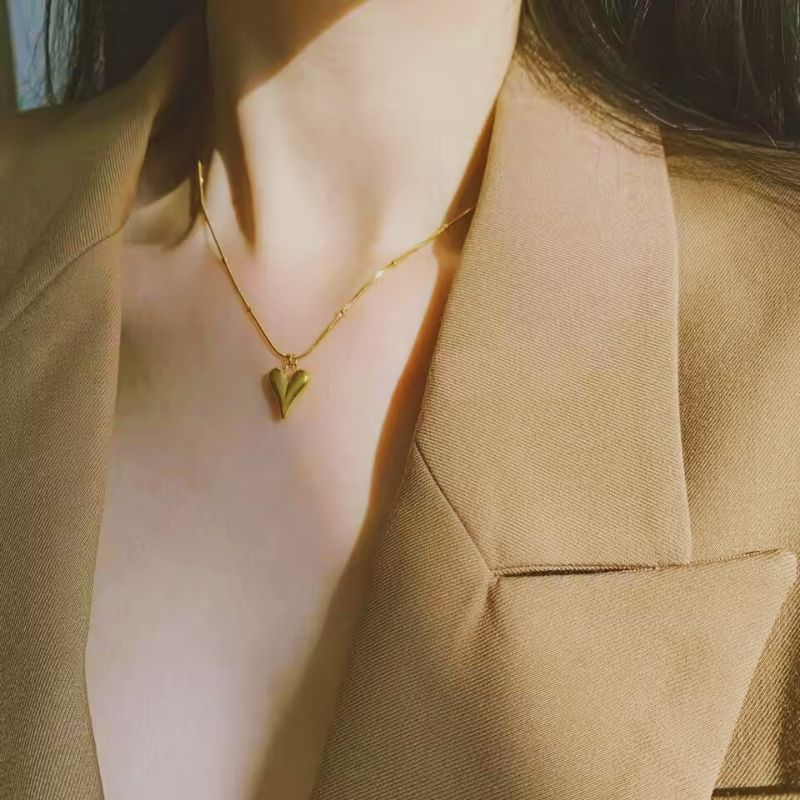 GR | Elegant heart pendant necklaces
