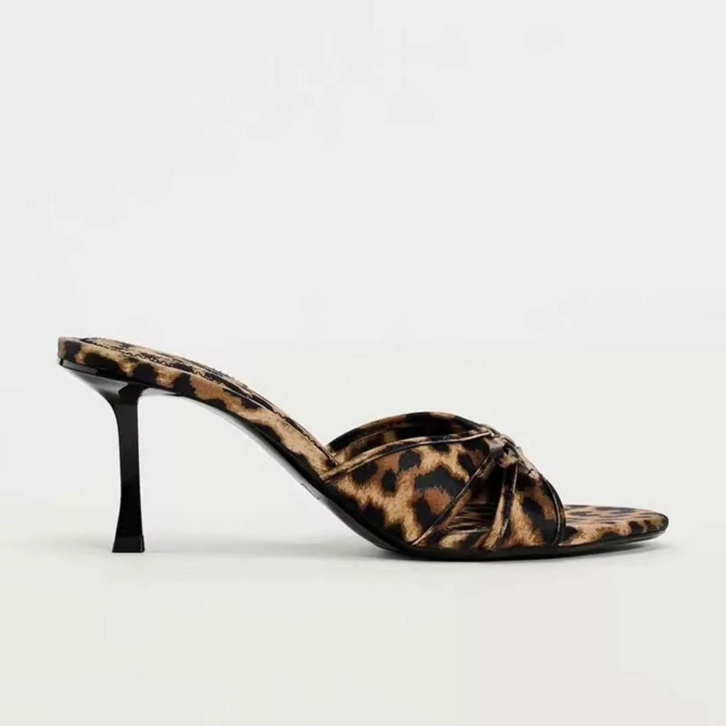 GR | High-heeled slippers with leopard print
