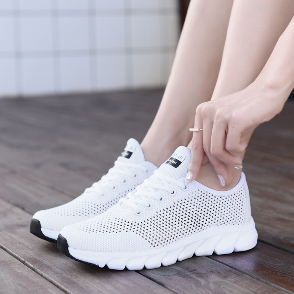GR | Active - Lightweight women's sports shoes with extra support 