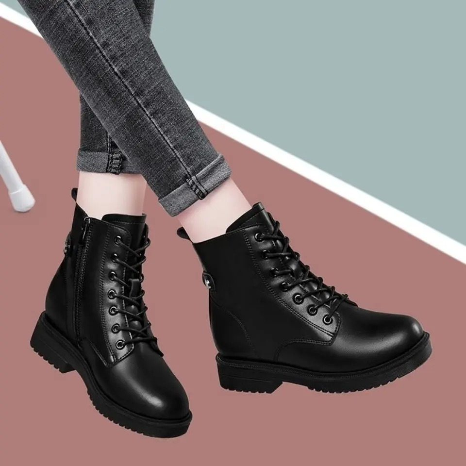 GR | Women's boots with laces and side zipper. Sustainable and slip-resistant.