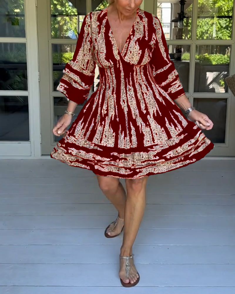 Dress with V-neck and 3/4 sleeves