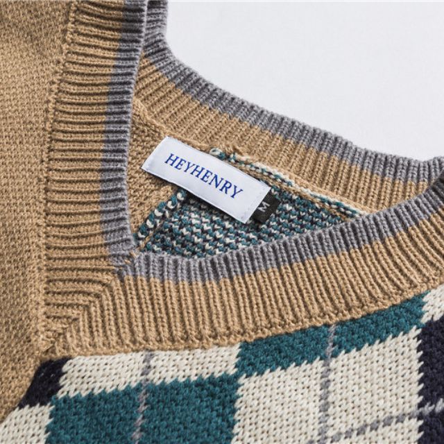 Block knitted vest with diamond pattern