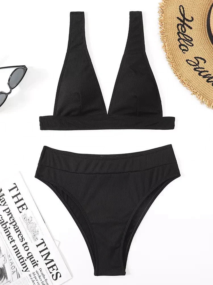 GR Bikini Set – stylish and sophisticated for beach days