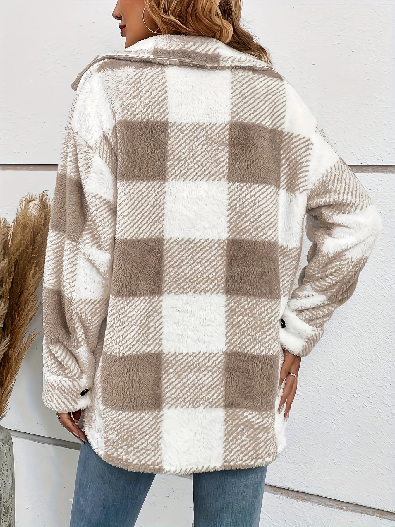 GR | Warm women's jacket with check pattern
